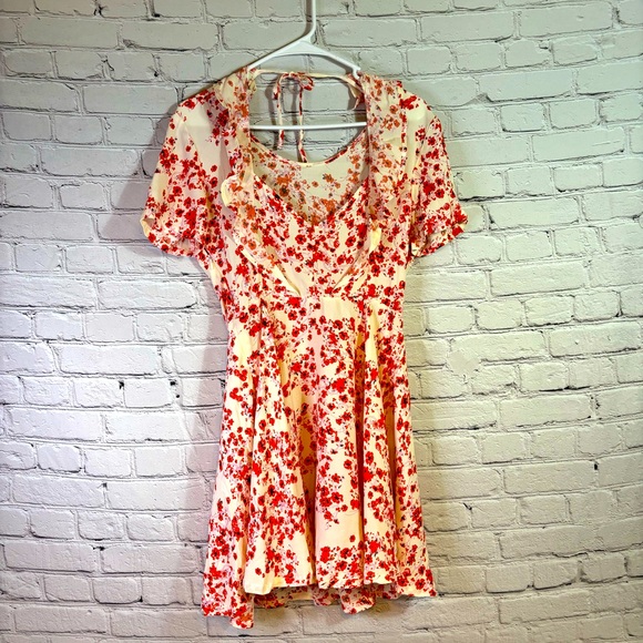 👻3/$15 Last Chance Sale!👻 Forever 21 Orange and White Floral Mini Dress Medium - Picture 1 of 9